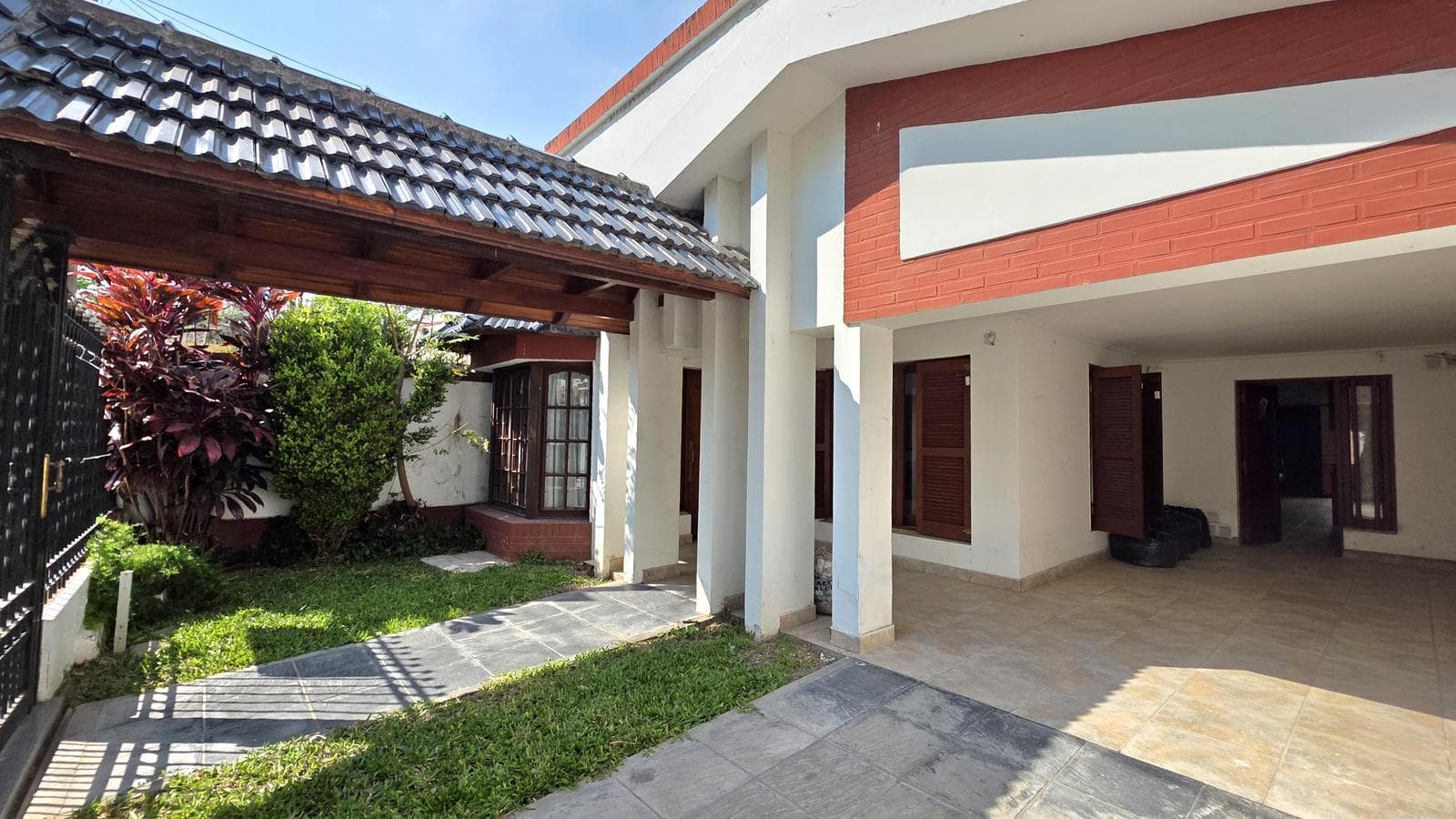 Large Property in Guadalupe Este, Just a Few Meters from Plaza San Pablo