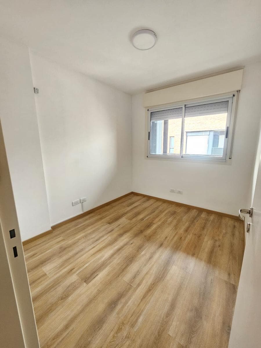 FOR SALE: 2-BEDROOM APARTMENT WITH BALCONY. ABASTO NEIGHBORHOOD
