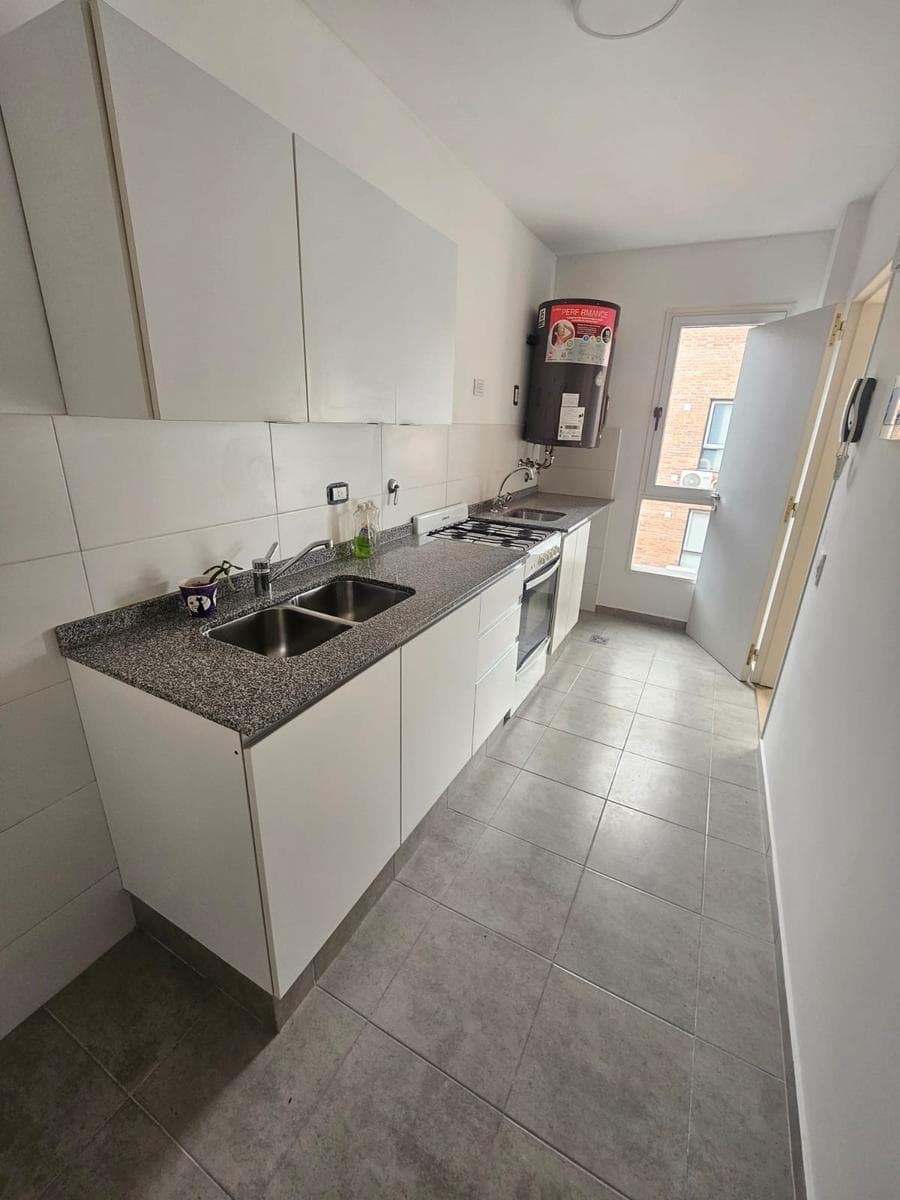 FOR SALE: 2-BEDROOM APARTMENT WITH BALCONY. ABASTO NEIGHBORHOOD