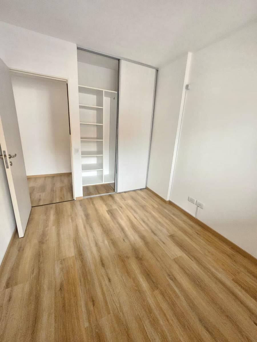 FOR SALE: 2-BEDROOM APARTMENT WITH BALCONY. ABASTO NEIGHBORHOOD