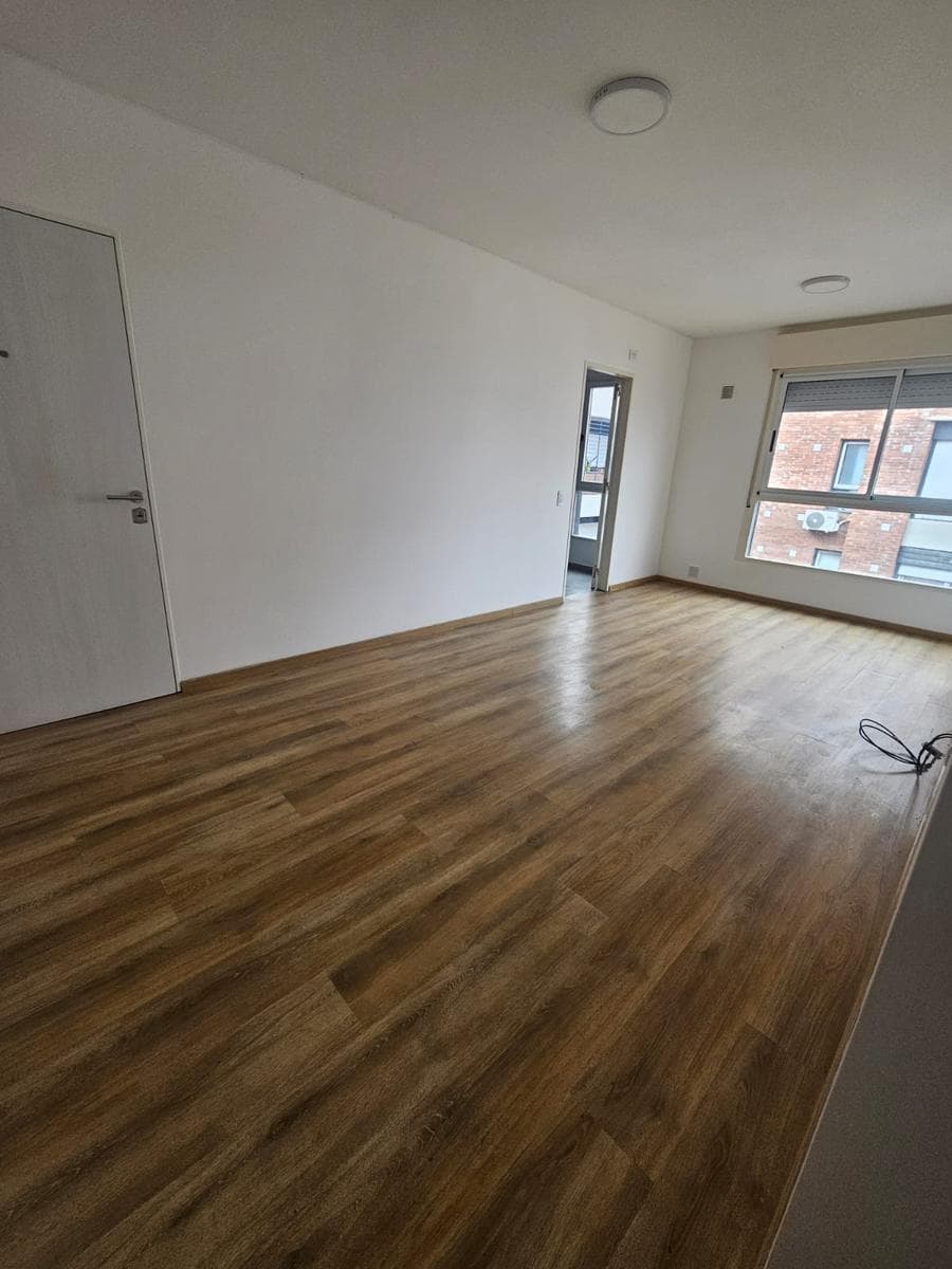 FOR SALE: 2-BEDROOM APARTMENT WITH BALCONY. ABASTO NEIGHBORHOOD