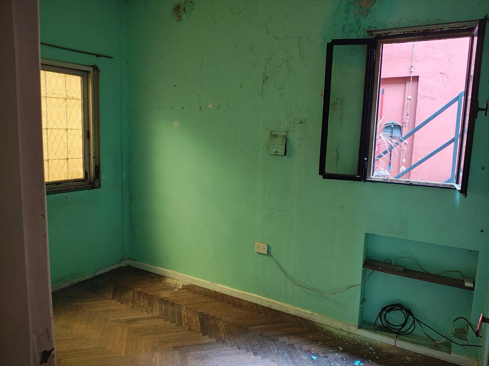 PH in Flores: 3-Room Home to Renovate—An Opportunity to Live or Invest