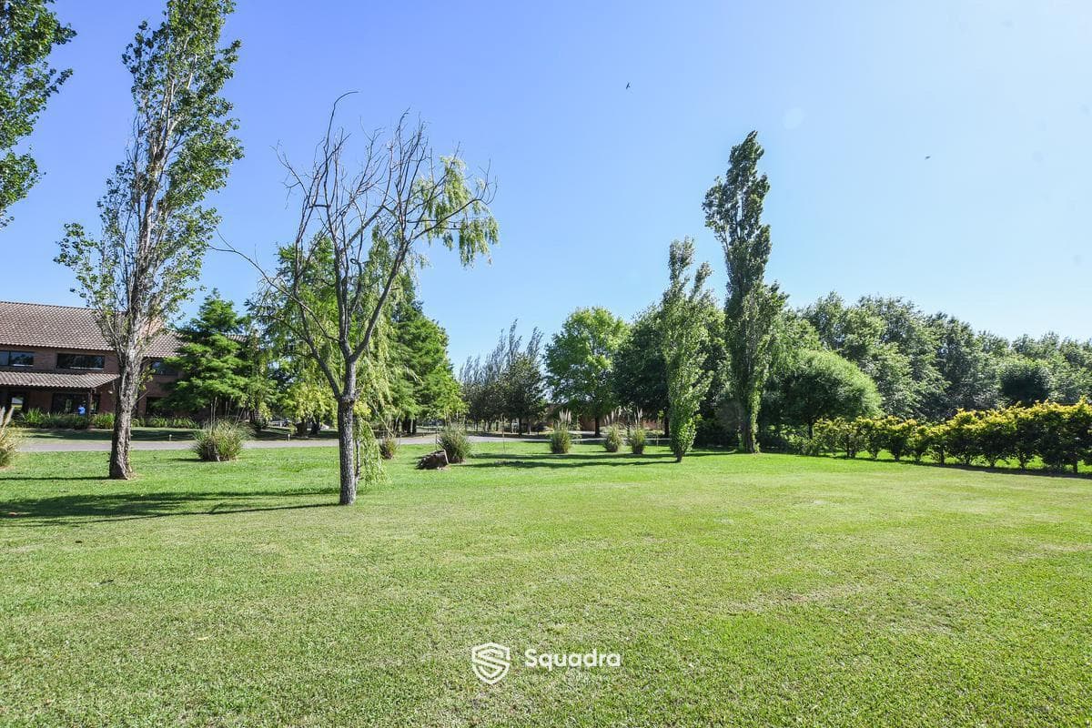 FOR SALE | TRADE - 3-bedroom house with a pool and a 1,600 m² garden - Los Álamos Country Club, Ibarlucea.