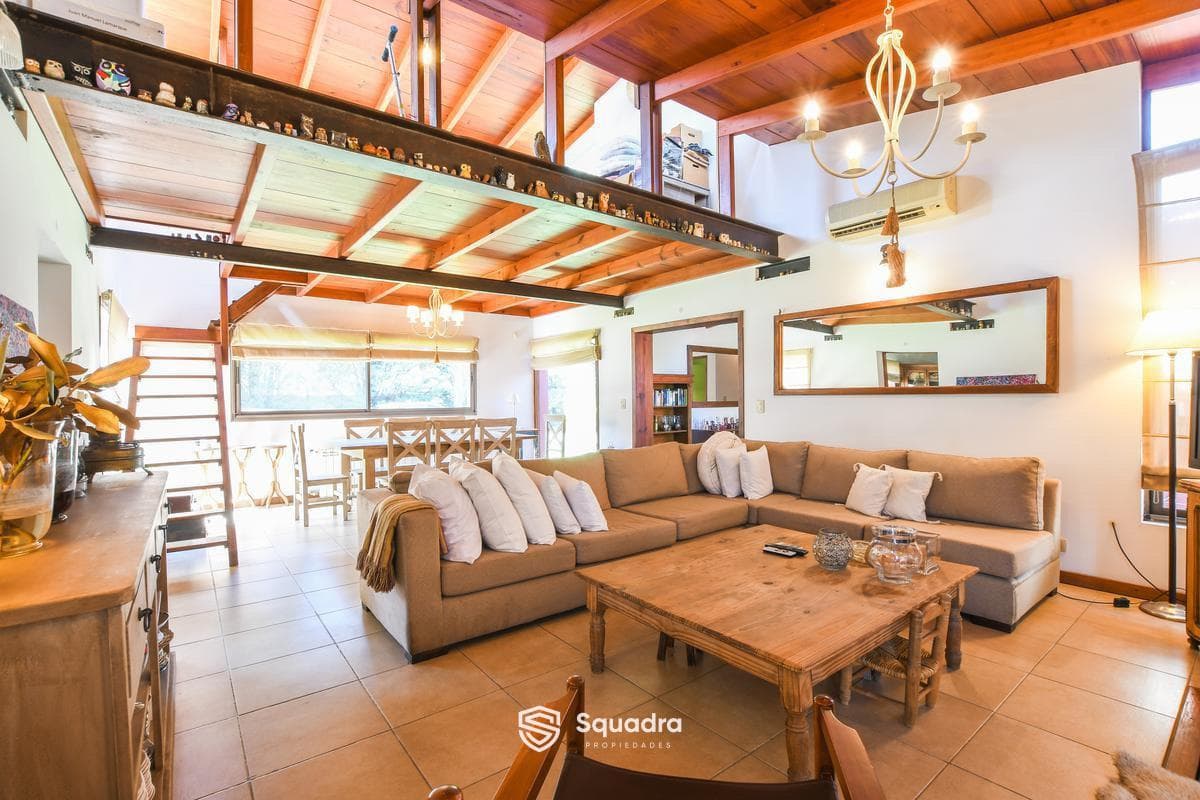 FOR SALE | TRADE - 3-bedroom house with a pool and a 1,600 m² garden - Los Álamos Country Club, Ibarlucea.