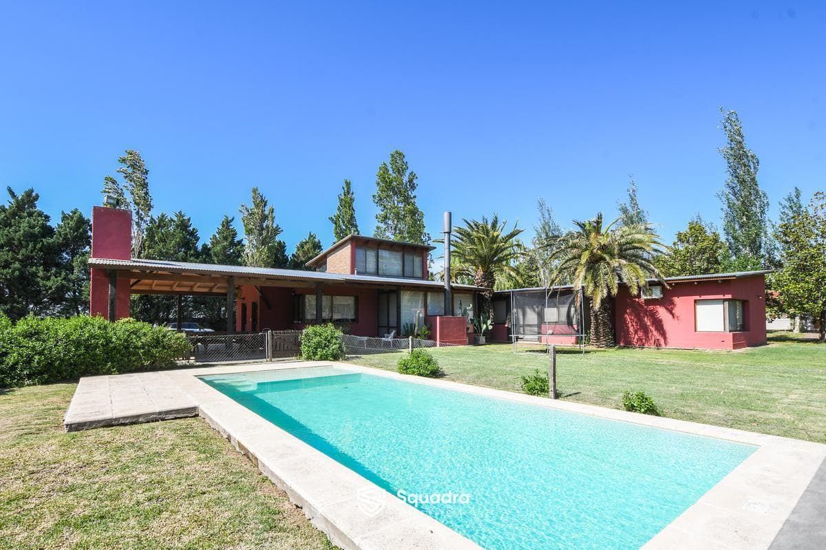 FOR SALE | TRADE - 3-bedroom house with a pool and a 1,600 m² garden - Los Álamos Country Club, Ibarlucea.