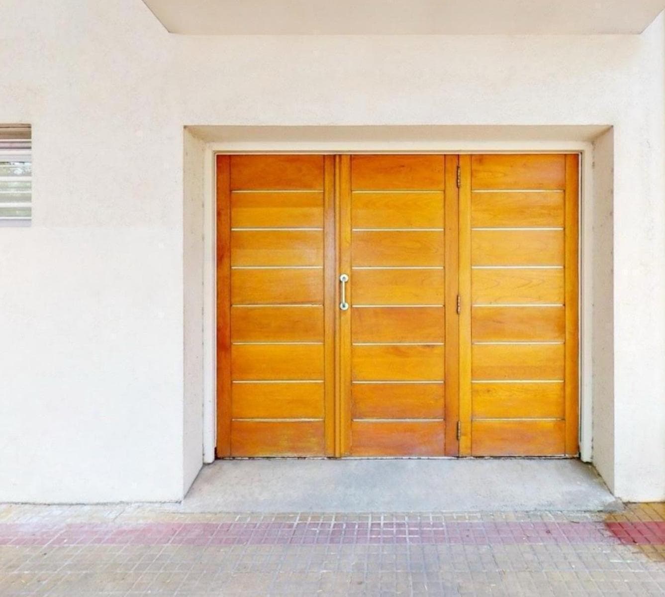 For Sale/Rent: 3-bedroom house with garage. Spacious terrace with barbecue. Plaza Malvinas area