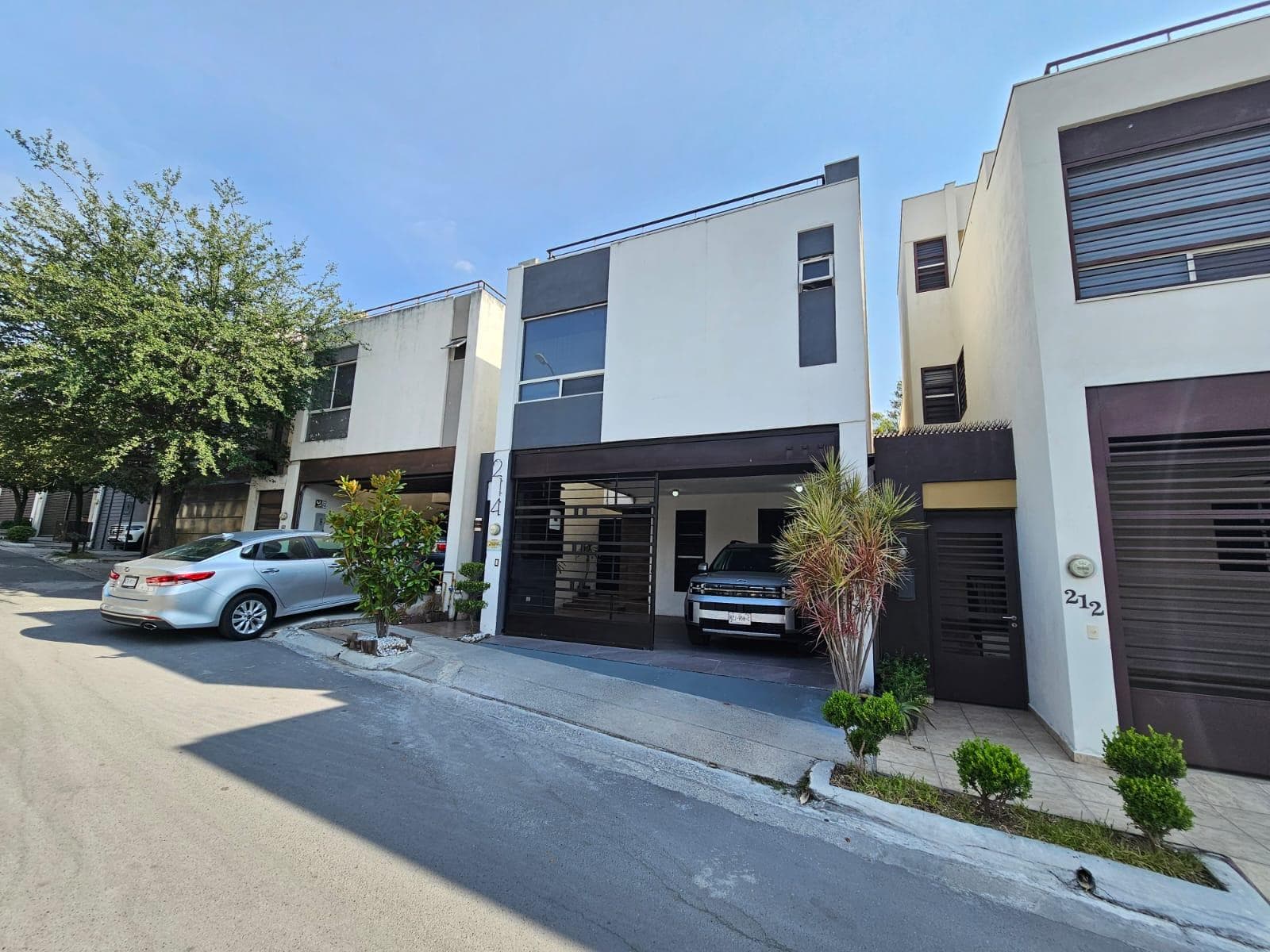 HOUSE FOR SALE IN CERRADAS DE CUMBRES