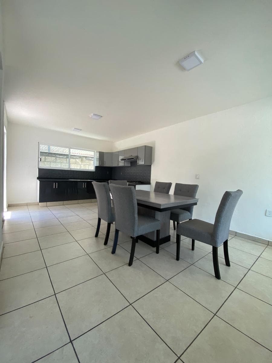 HOUSE FOR SALE IN DOWNTOWN JIUTEPEC, MORELOS, WITH AN ELECTRIC GATE