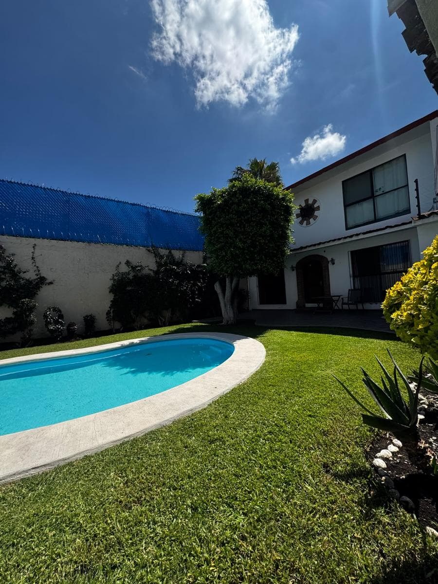 HOUSE FOR SALE IN VISTA HERMOSA, CUERNAVACA—A PRIME LOCATION IDEAL FOR A CLINIC OR MEDICAL OFFICES