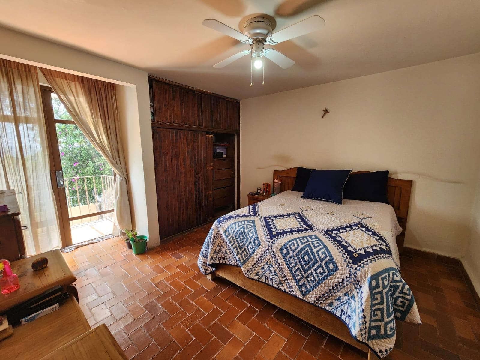 House for Sale in Cuernavaca: Property with 2 Detached Houses on 880 m² of Land in Flores Magon, Cuernavaca