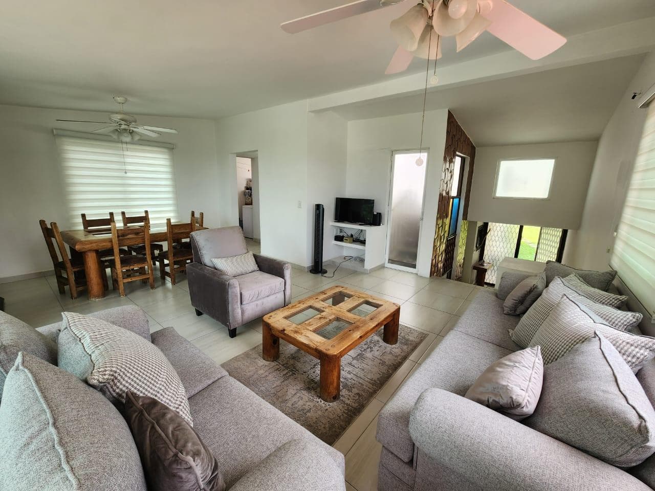House for Sale in Cuernavaca: Property with 2 Detached Houses on 880 m² of Land in Flores Magon, Cuernavaca