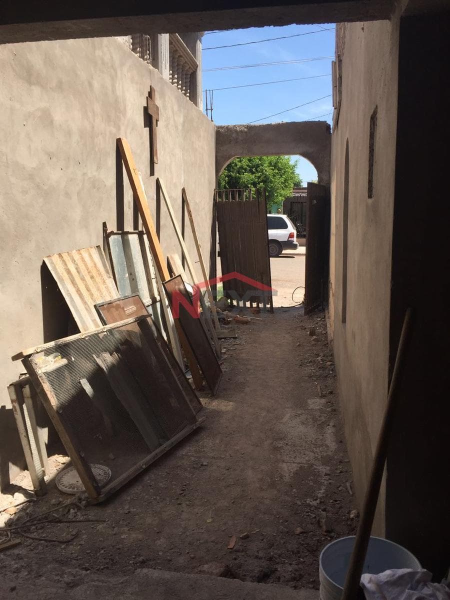 HOUSE FOR SALE LOCATED IN THE CONSTITUCION NEIGHBORHOOD