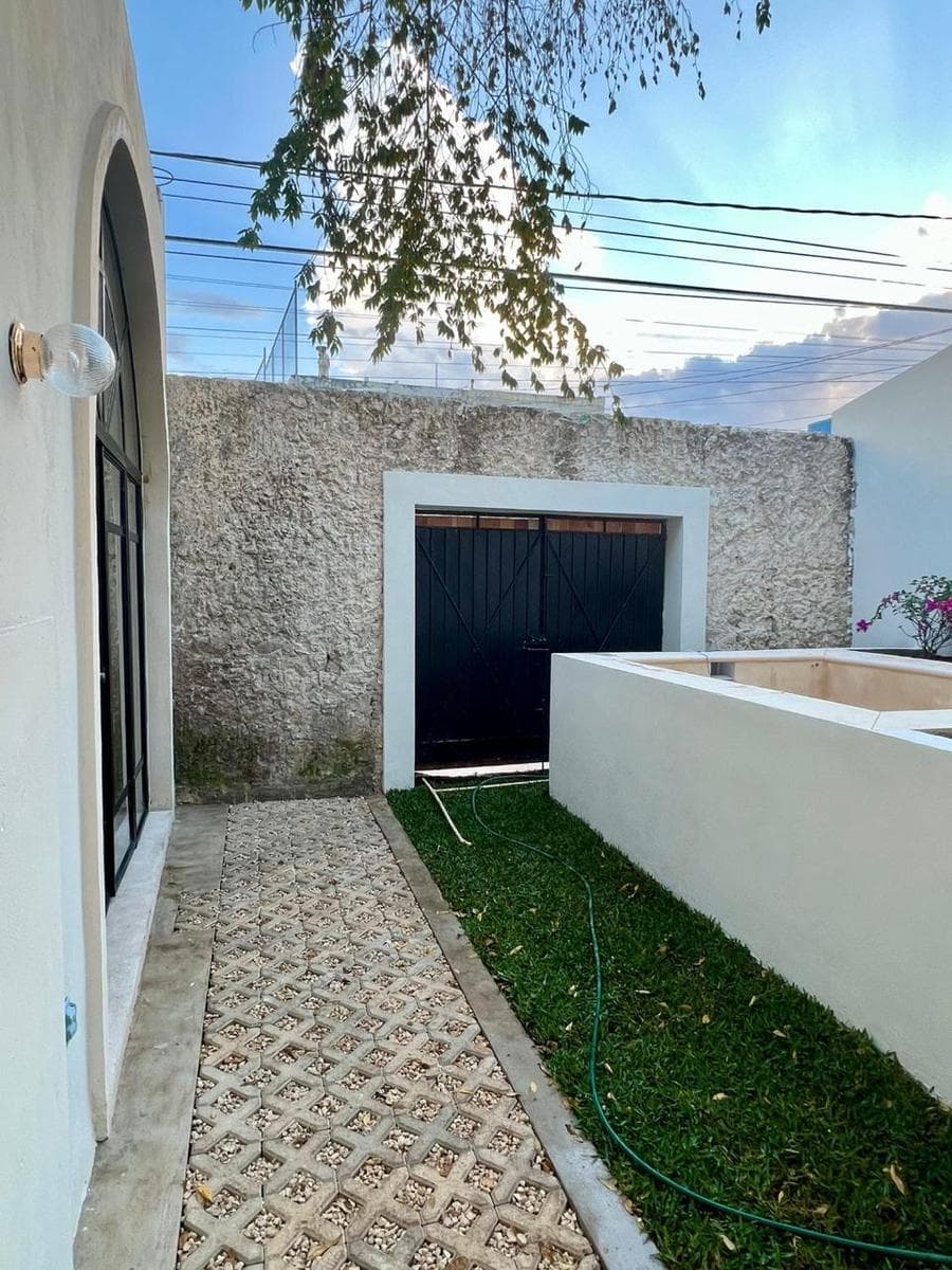 HOUSE FOR SALE IN MÉRIDA, DOWNTOWN, SAN CRISTOBAL NEIGHBORHOOD, RENOVATED