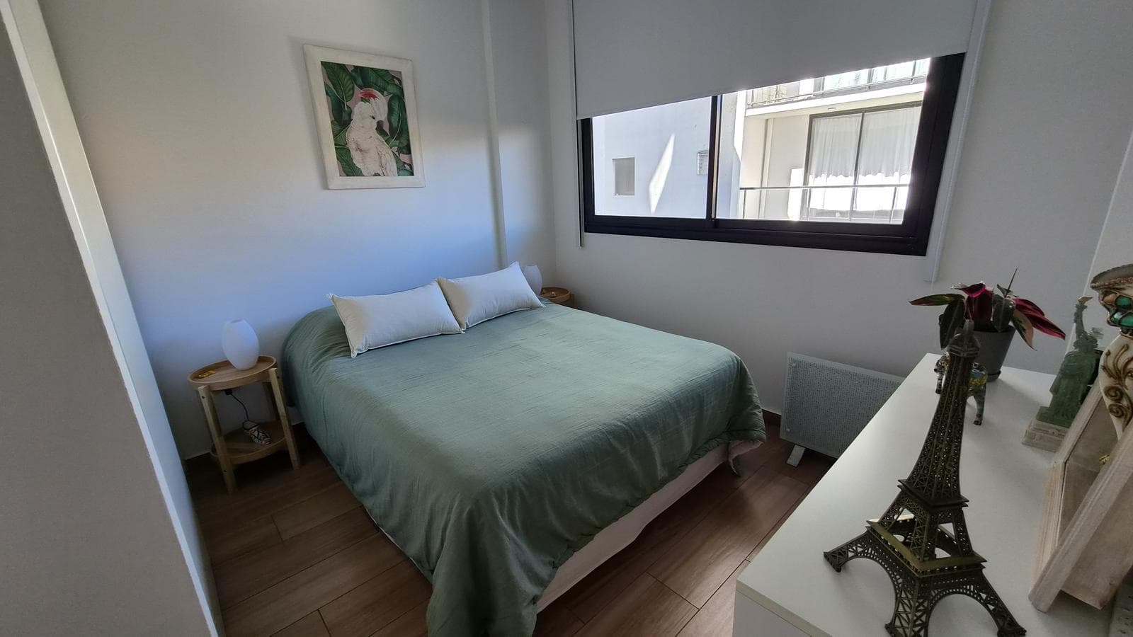 Beautiful 2-room apartment with plenty of natural light and amenities