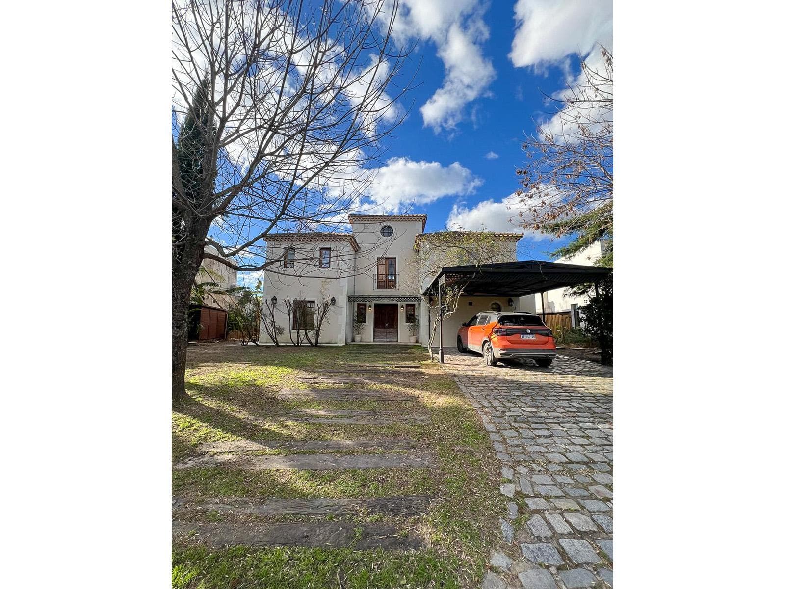 5-Bedroom House for Sale (with Rental Income) in La Laguna, San Marco Neighborhood, Villanueva, Tigre