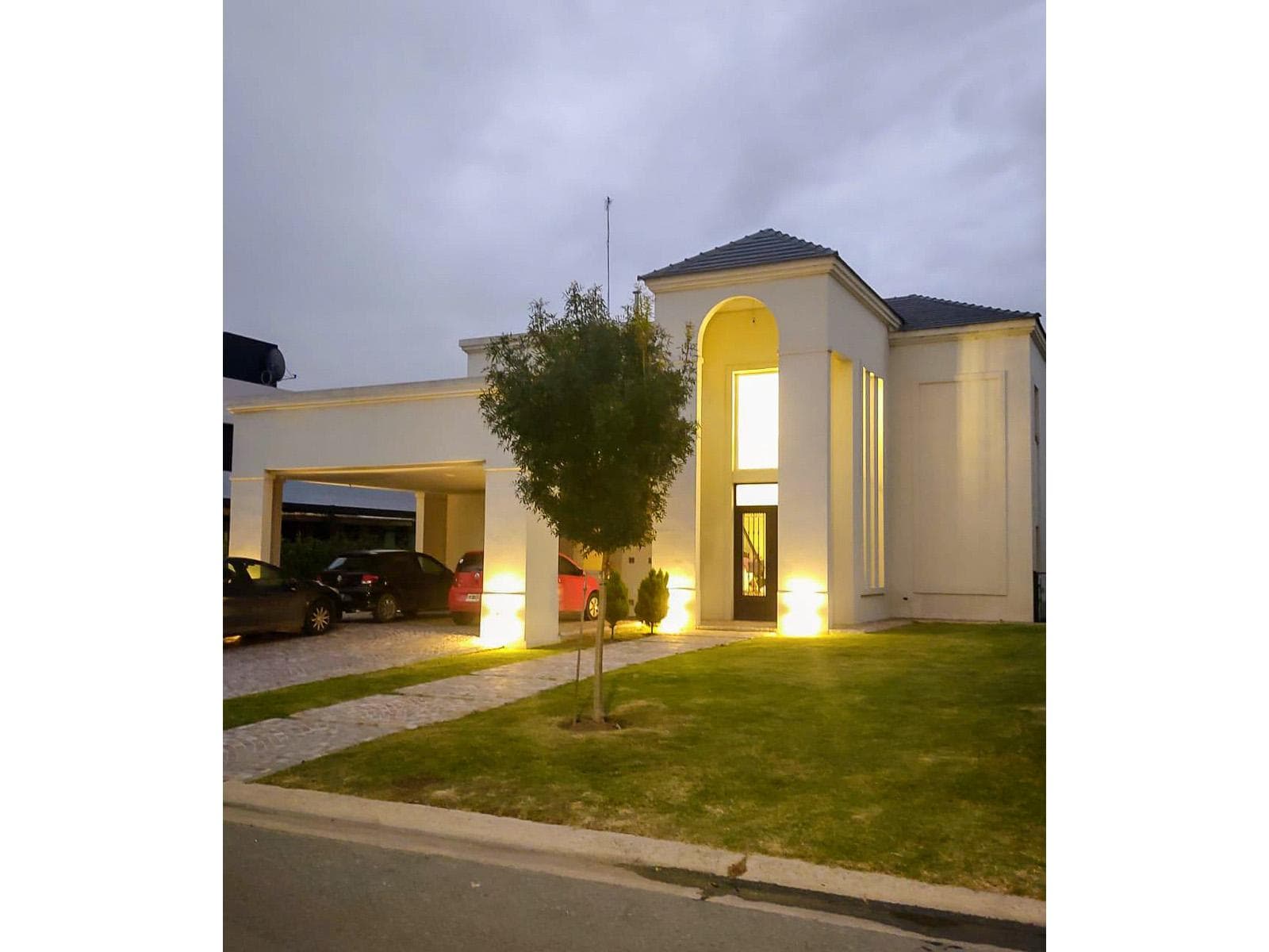 House for Sale: 6 Rooms in La Laguna, San Benito Neighborhood, Villanueva Tigre