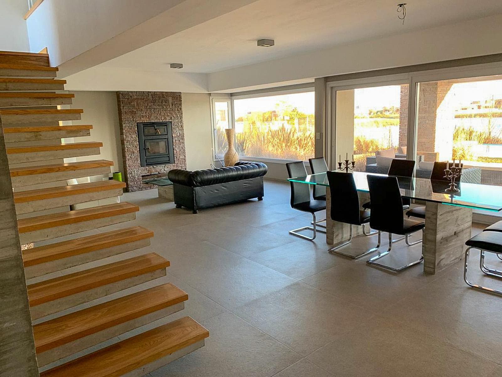 House for Sale: 8 Rooms in La Laguna, El Cantón Norte Neighborhood, Escobar