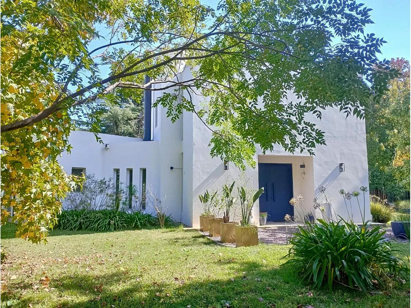 Annual Rental: 6-Bedroom House in the Barrio Golf Club Argentino neighborhood of Pilar