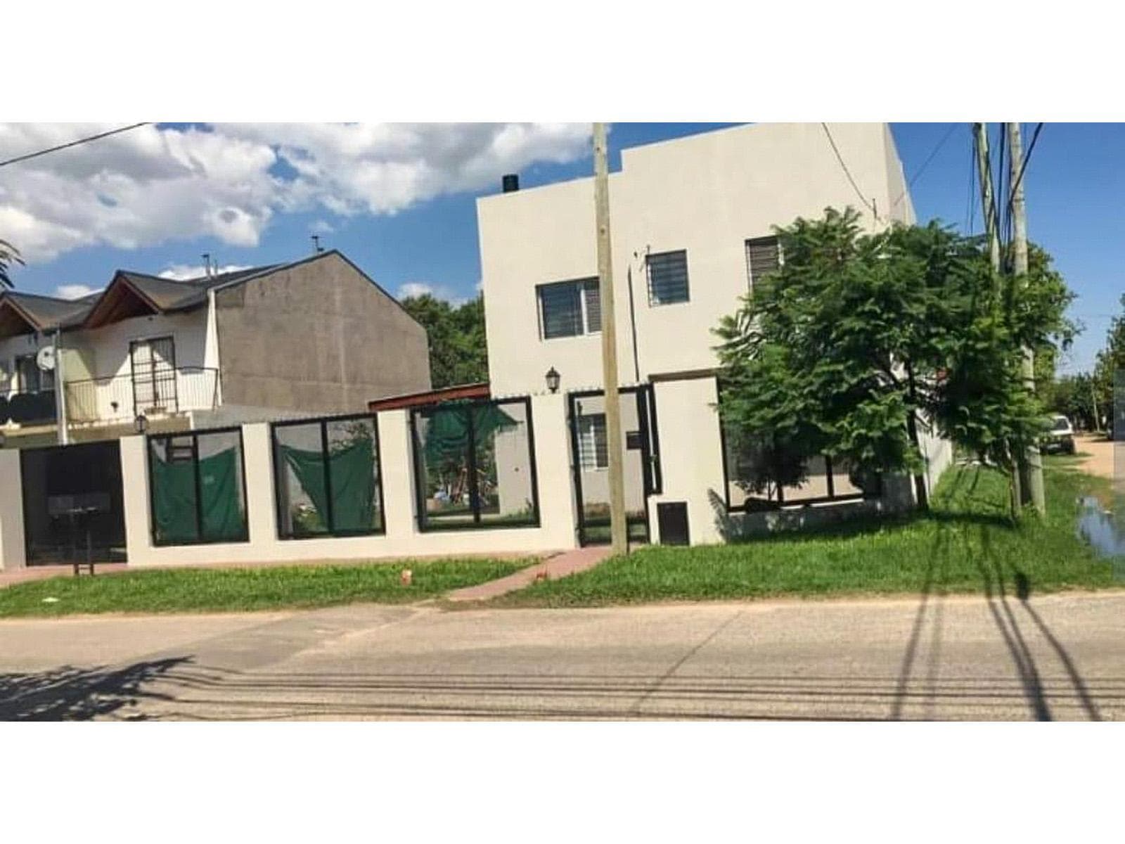 Temporary Rental: 5-Bedroom House with Attached Garage in Ing. Maschwitz, Escobar