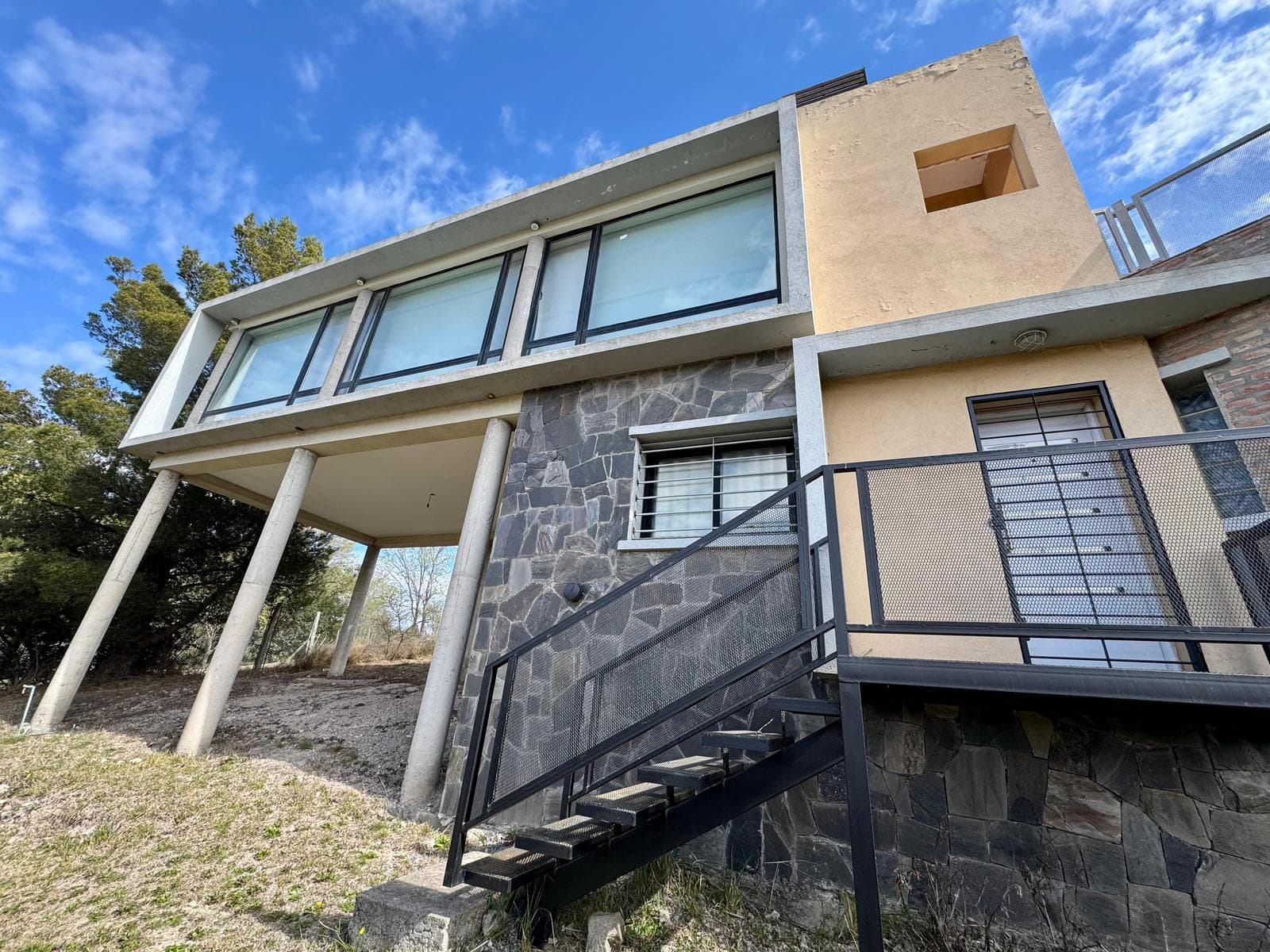 HOUSE FOR SALE: VILLA WITH GARDEN, 2 BEDROOMS, SWIMMING POOL