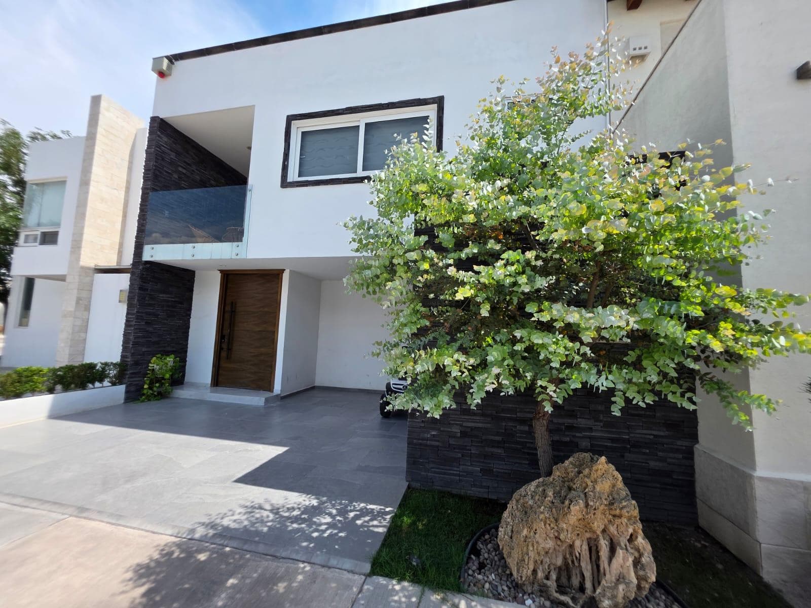 HOUSE FOR SALE IN PUNTARENA, CELAYA