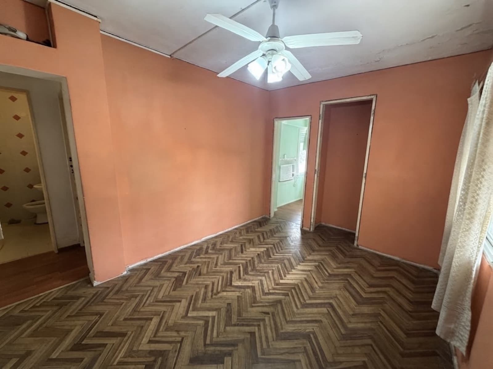 FOR SALE - 2-bedroom, 2-bathroom apartment with a hallway, in need of renovation, no maintenance fees - Nuestra Señora de Lourdes, Rosario