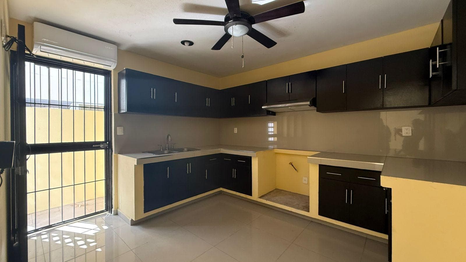 House for rent, Unidad Nacional neighborhood, Madero City.