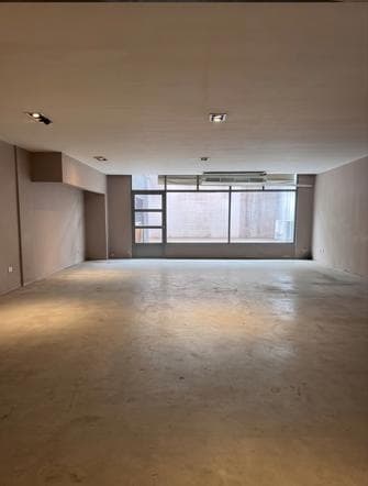 285 m² commercial space with a patio and offices on the upper floor – Villa Crespo