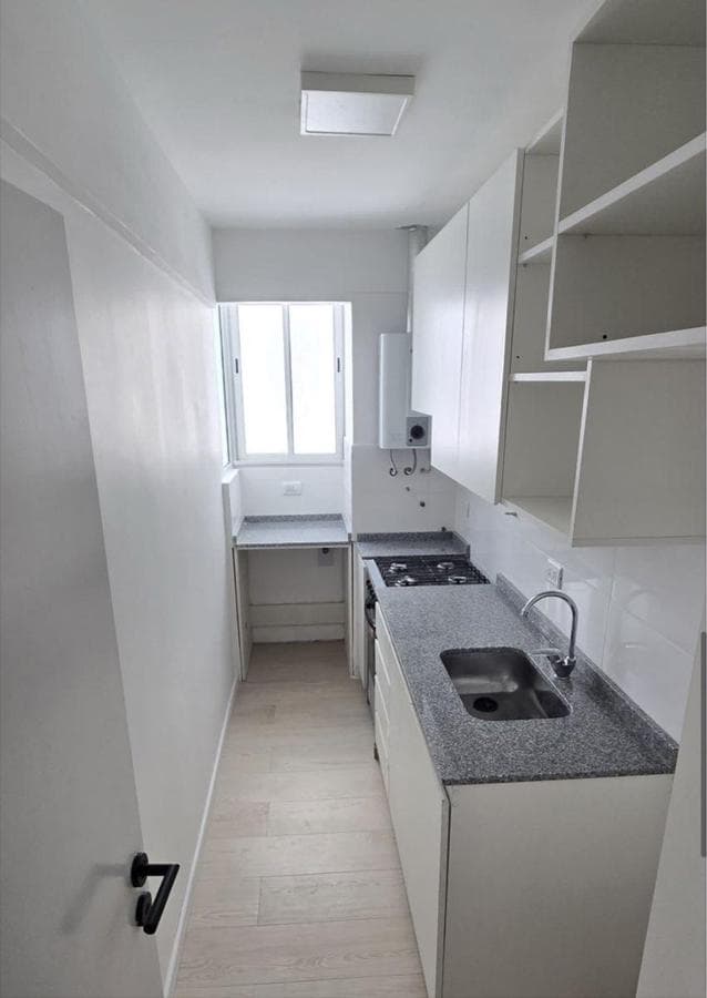 ONE-BEDROOM APARTMENT FOR SALE FACING THE STREET WITH A BALCONY IN MAR DEL PLATA