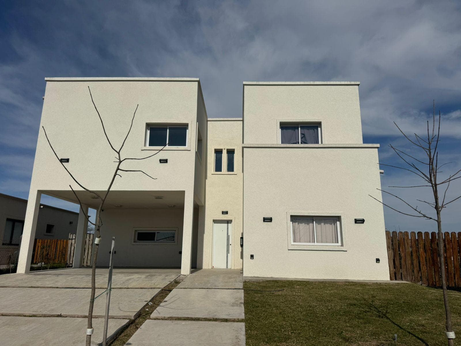 6-Room House for Sale in Santa Lucia, Pilar del Este