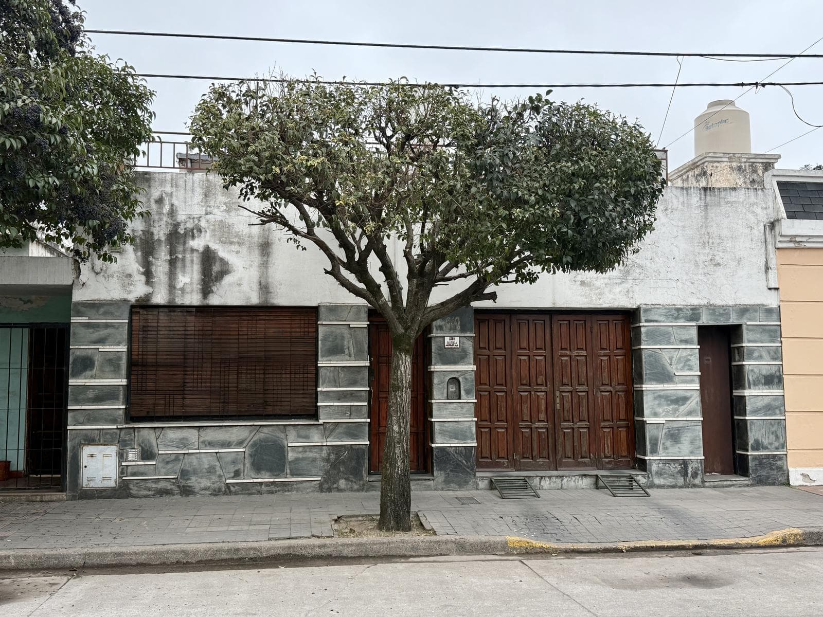 3-Bedroom House Plus 2-Bedroom Apartment for Sale in the Colón Neighborhood