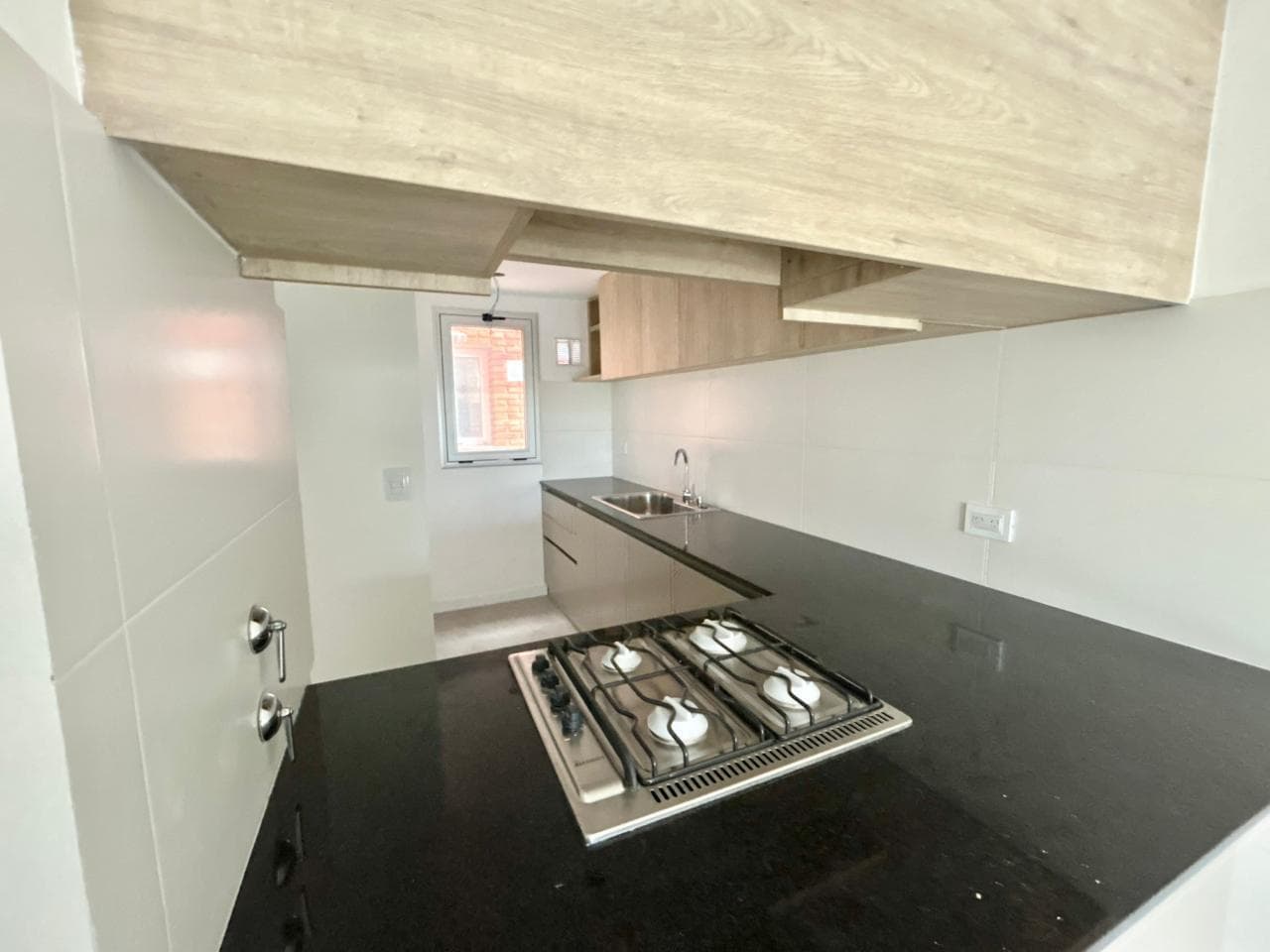 FOR SALE. 2-BEDROOM APARTMENT BALCONY WITH BARBECUE. LOUDES NEIGHBORHOOD
