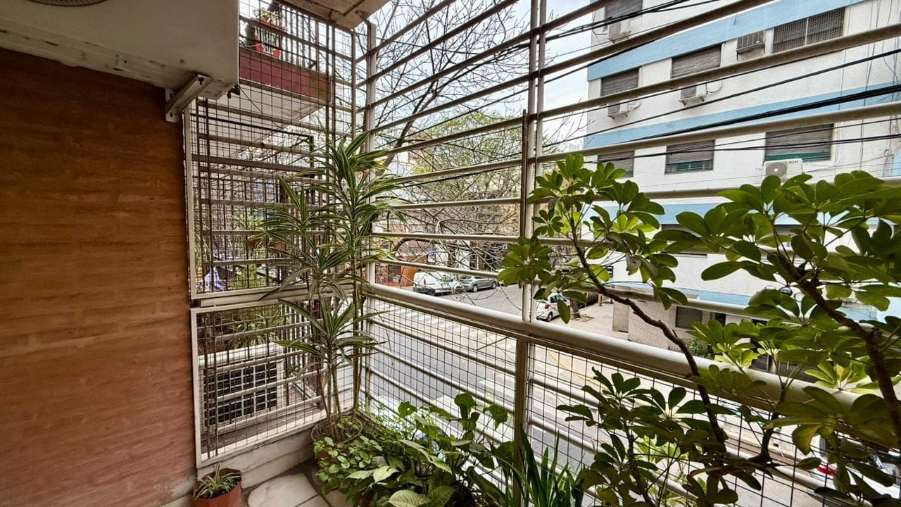 3-room apartment with garage and storage room, just a few meters from Centenario Park and 3 blocks from the subway—IN EXCELLENT CONDITION