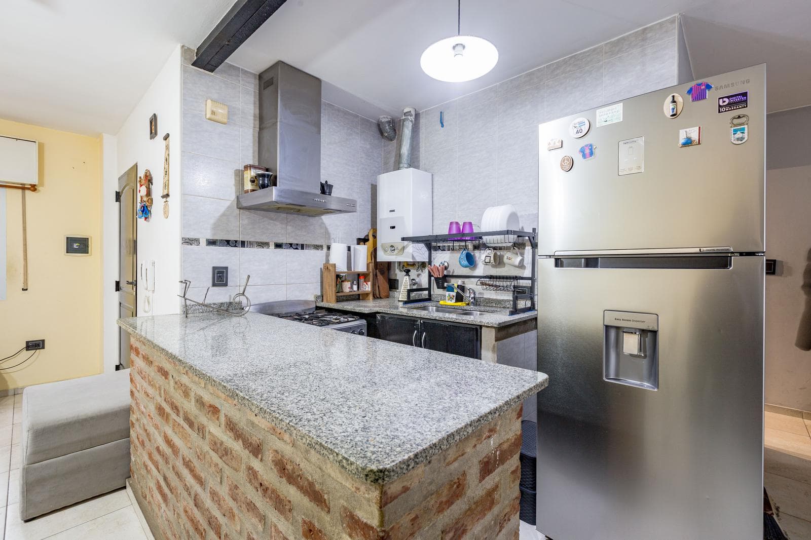 FOR SALE/EXCHANGE - House - 2 apartments - Courtyard and terrace - Pichincha, Rosario