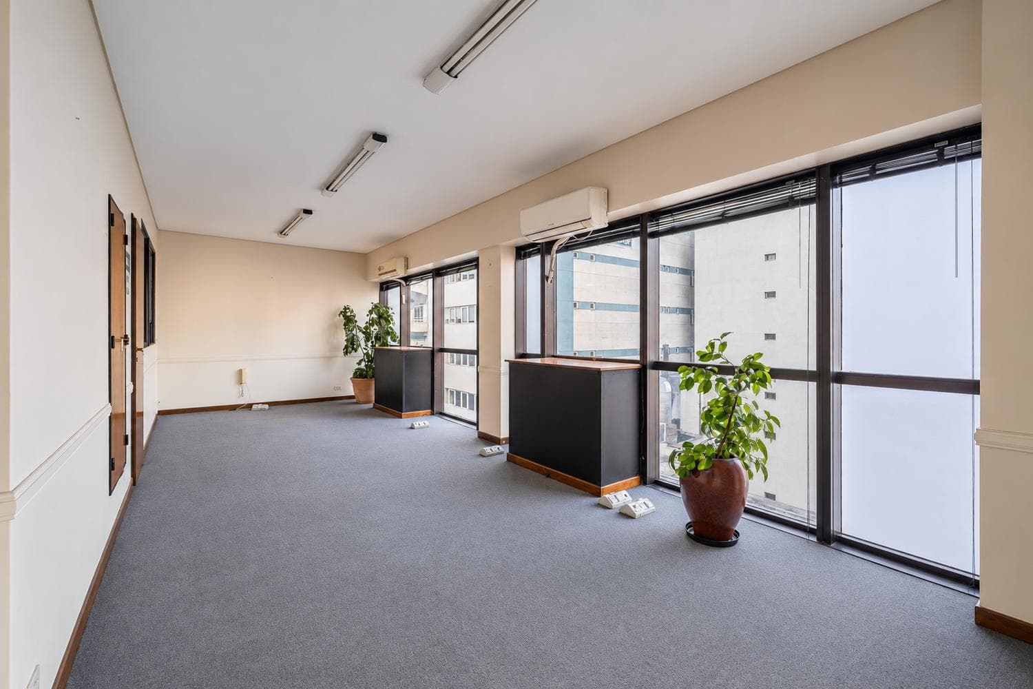 3-room office, medical practice, or professional studio for sale on a main street in San Nicolás