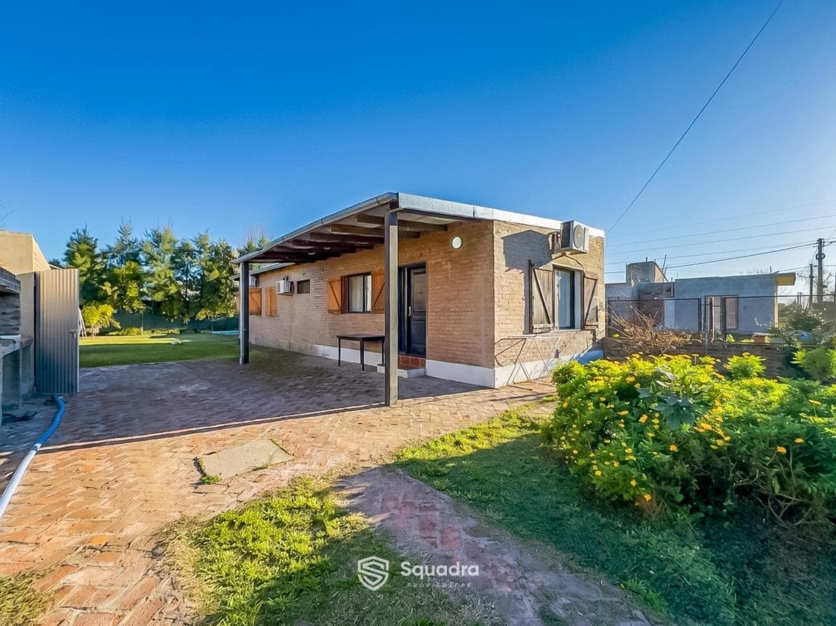 FOR SALE | TRADE - Two-bedroom house with garden and pool - Tierra de Sueños 3 neighborhood, Roldán.