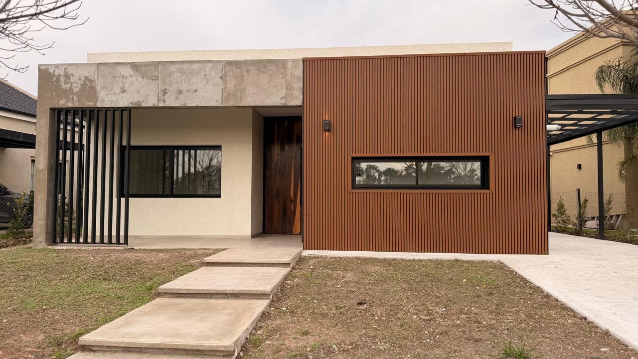 Single-story house for sale in Santo Tomas