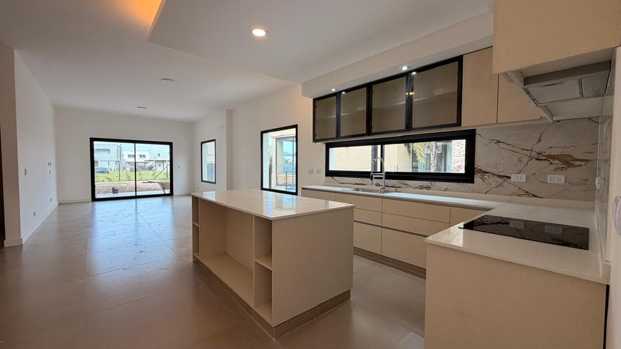 Single-story house for sale in Santo Tomas