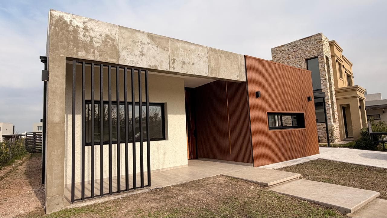 Single-story house for sale in Santo Tomas