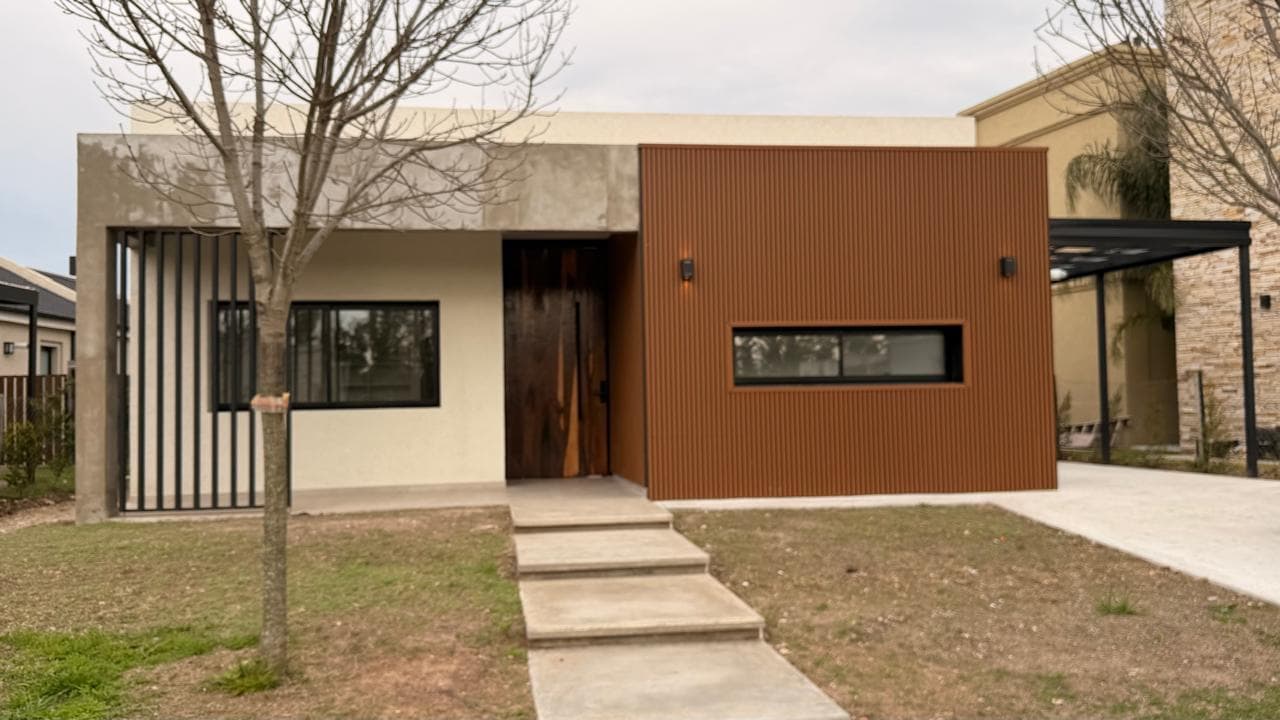 Single-story house for sale in Santo Tomas