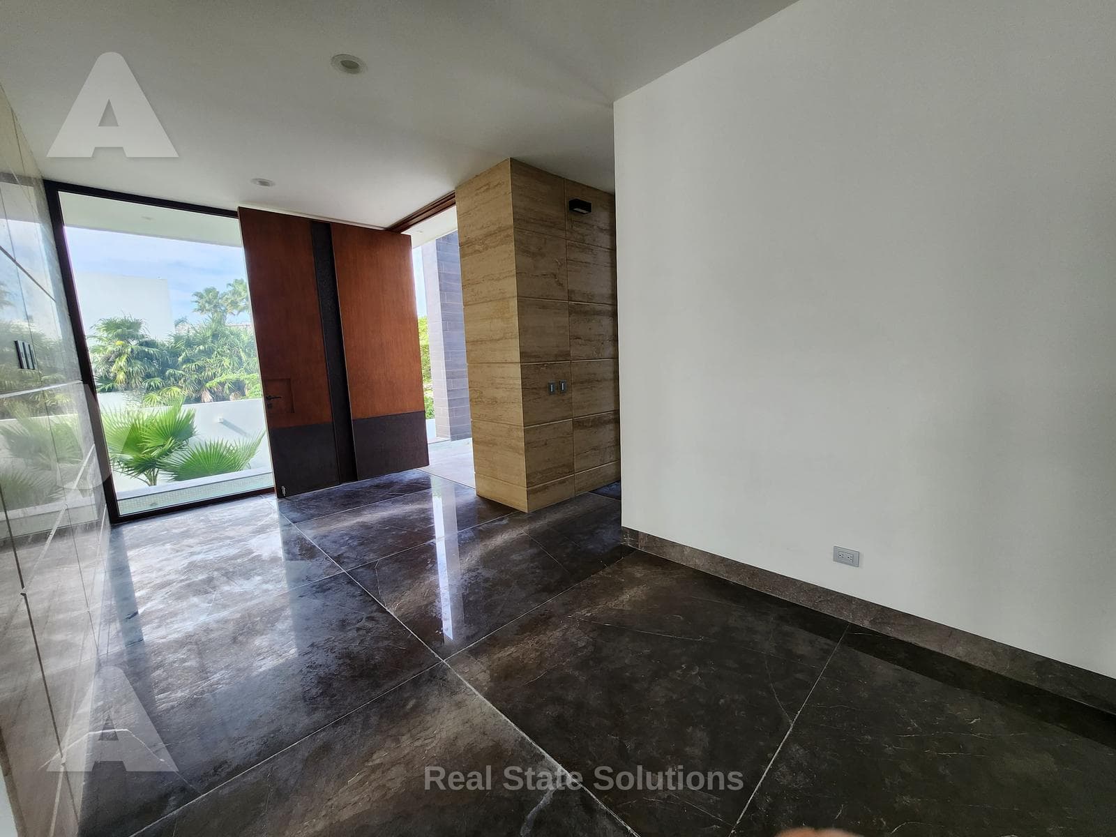 New Home for Sale, LUXURY, 5 Bedrooms, TV Room, Dock, Puerto Cancún Residential Complex.