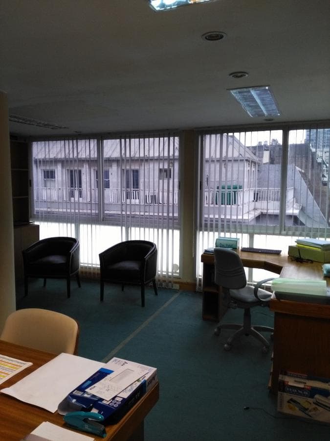 Oficina en venta impecable estado en Microcentro. Luminosa, espaciosa. Excelente ubicación.