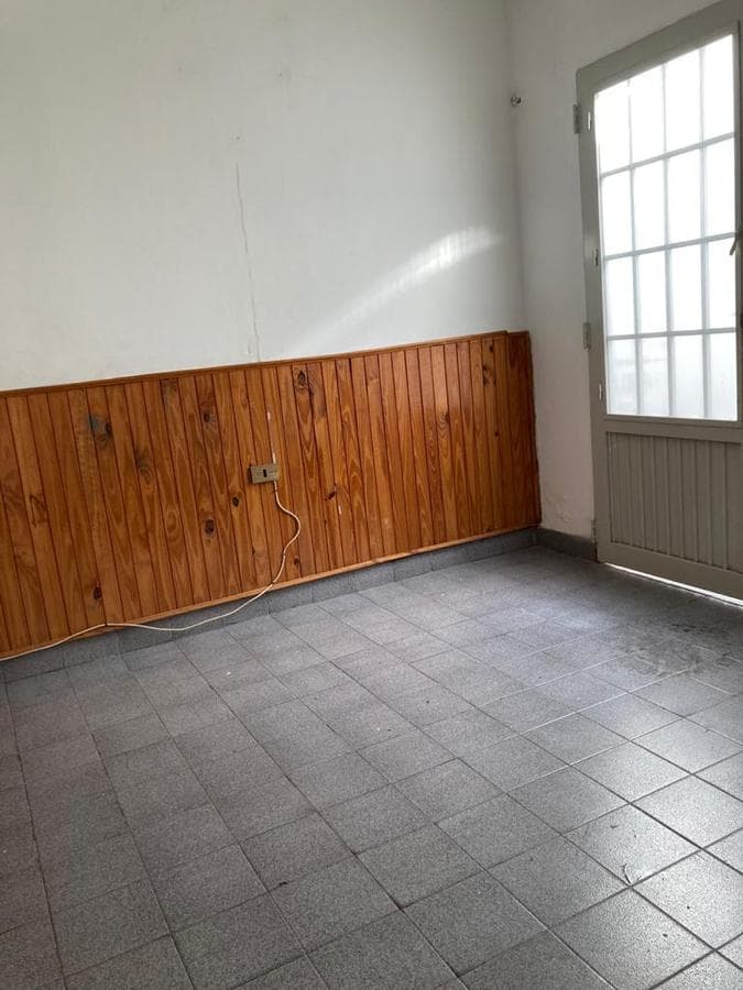 Apartment 4, between 521 and 522 Tolosa