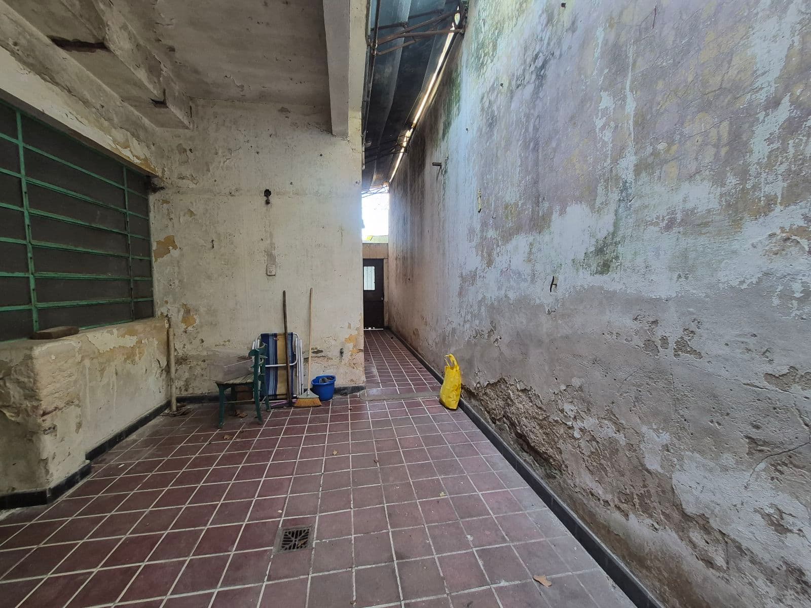 FOR SALE/TRADE - House with Garage and Commercial Space to Be Renovated - Echesortu, Rosario.