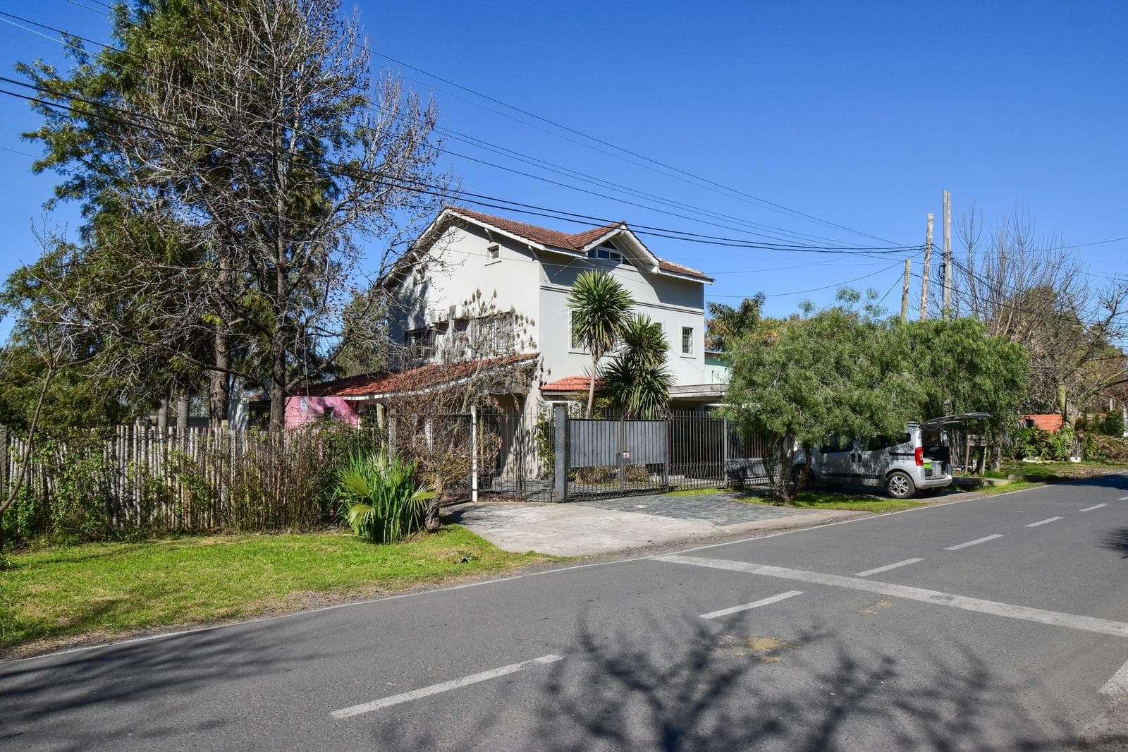 HOUSE FOR SALE IN PILAR