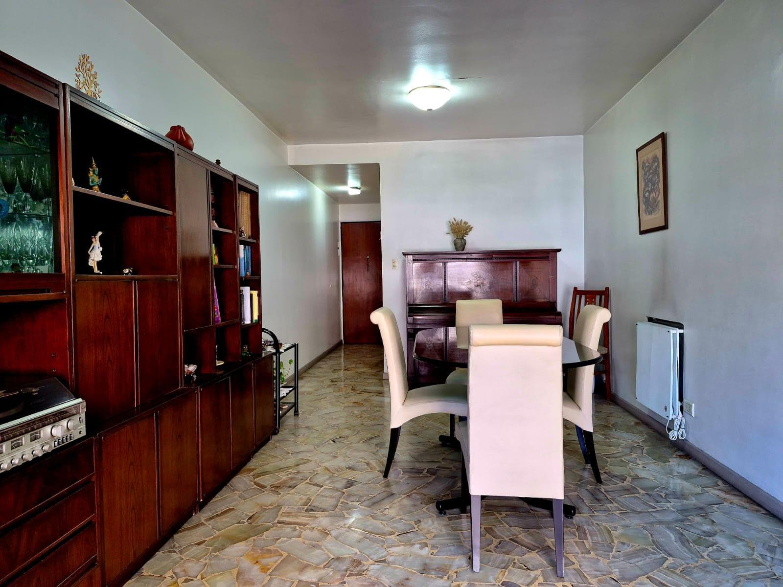 4-ROOM APARTMENT FOR SALE WITH BALCONY IN FLORES
