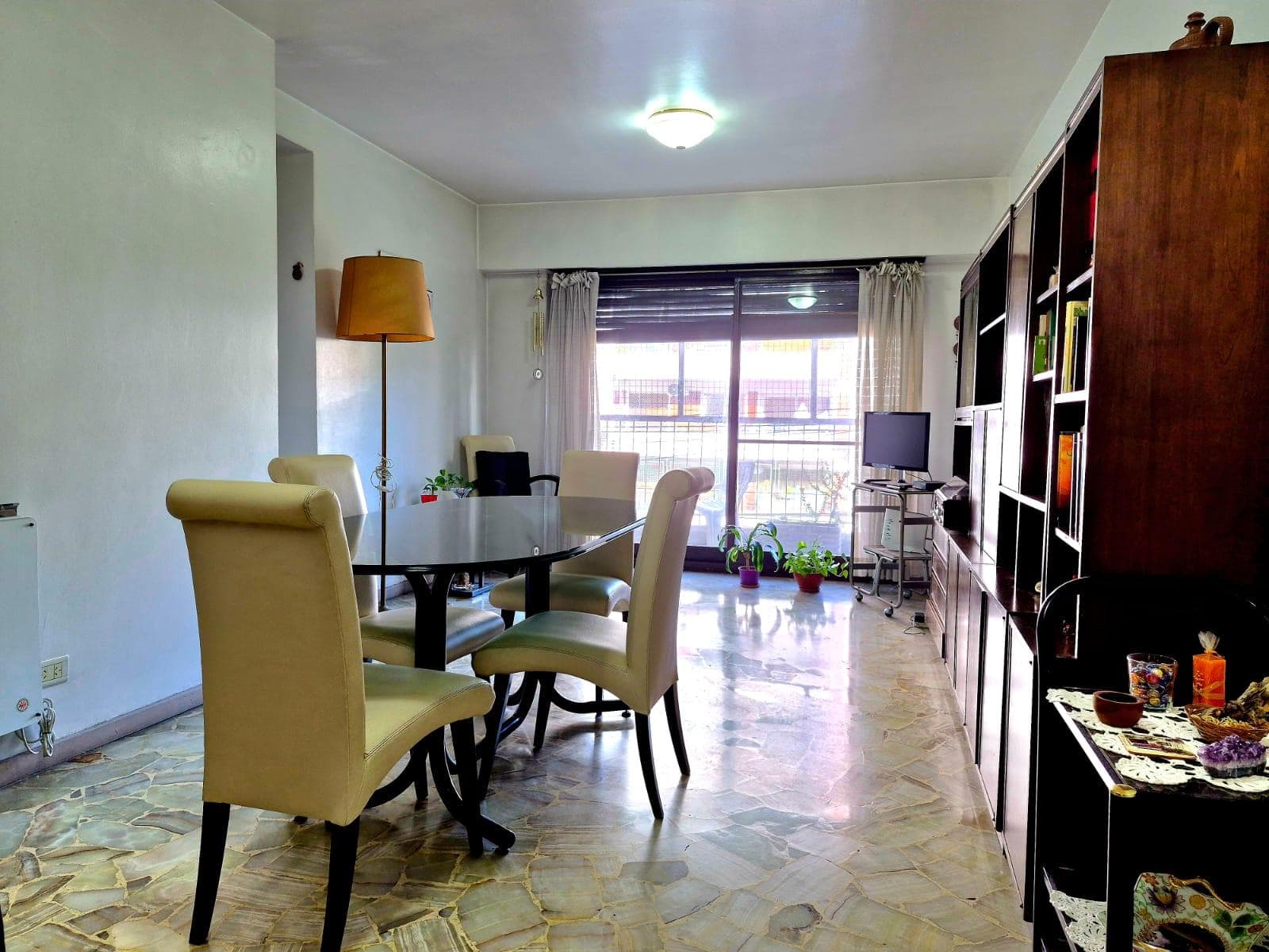 4-ROOM APARTMENT FOR SALE WITH BALCONY IN FLORES