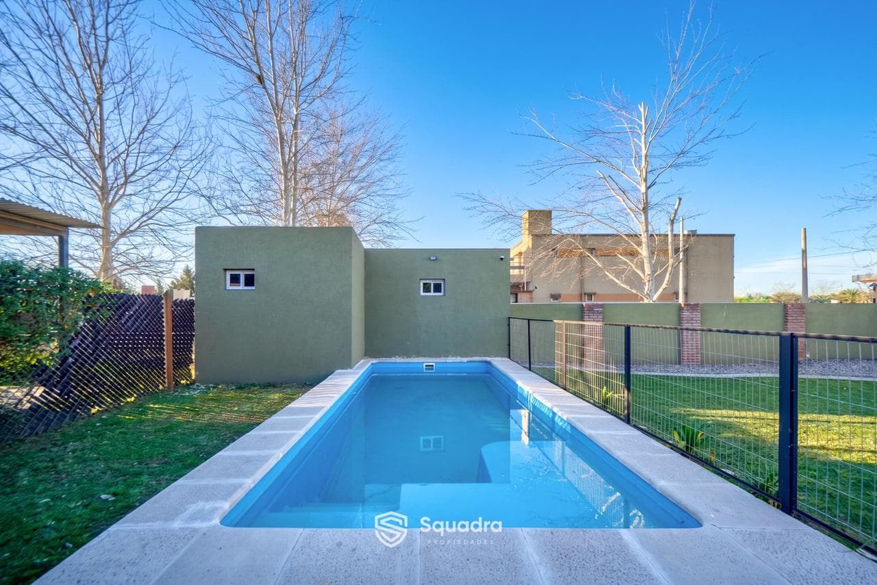 FOR SALE | TRADE - Two-bedroom house with a porch, garden, and pool. Tierra de Sueños 3, Roldán.