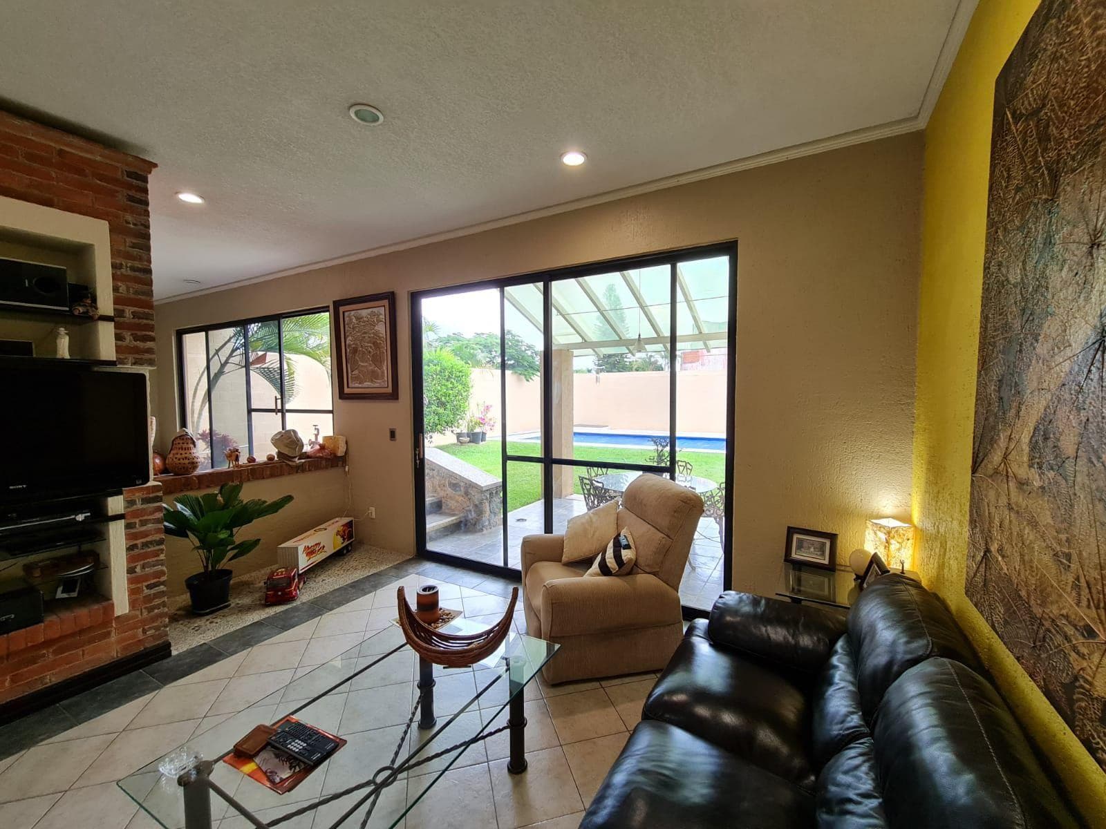 HOUSE FOR SALE IN AHUATEPEC MOR, NORTHERN CUERNAVACA, IN A GATED COMMUNITY WITH SECURITY
