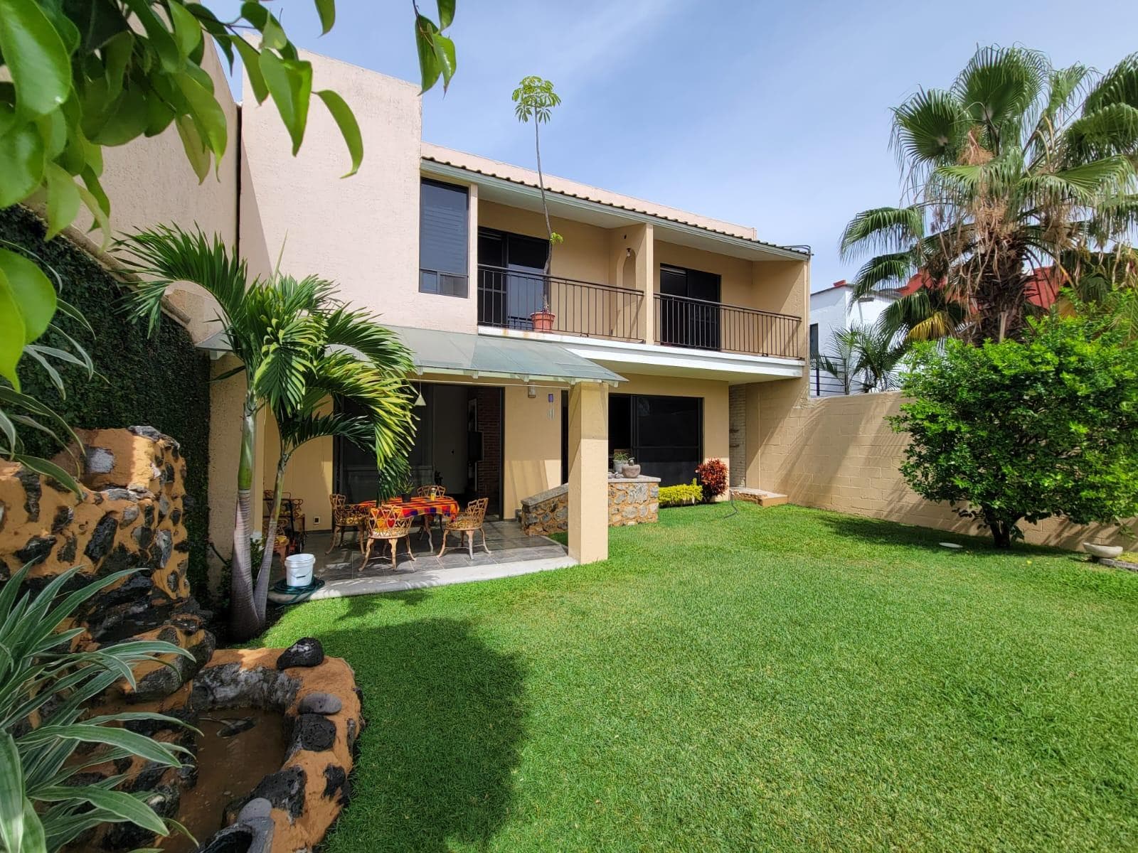 HOUSE FOR SALE IN AHUATEPEC MOR, NORTHERN CUERNAVACA, IN A GATED COMMUNITY WITH SECURITY